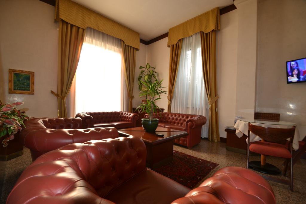 Hotel Residence Parme Extérieur photo